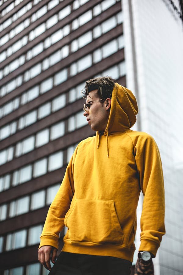 10 astuces pour porter le hoodie oversize homme avec style